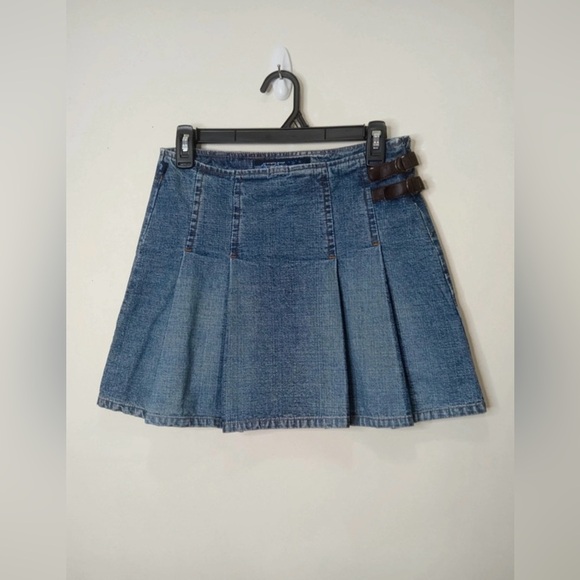 Tyte Pleated Denim Mini Skirt with Buckle Detail Size 3 - Picture 1 of 11